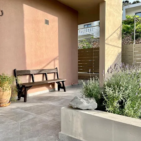 شقة Petra Residences In لينثوس